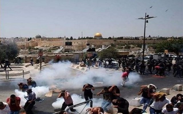 في جمعة الغضب شهيد وعشرات الإصابات بمواجهات واسعة في القدس المحتلة