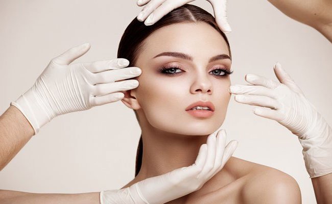 عملية تجميلية واحدة أو أكثر في الوقت نفسه