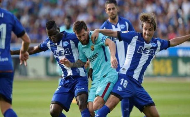 ميسي يقود برشلونة للفوز على ألافيس