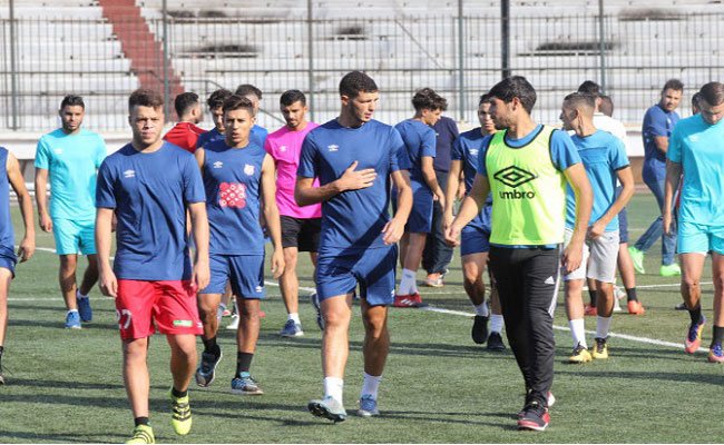 لاعبو شباب بلوزداد يقاطعون التداريب