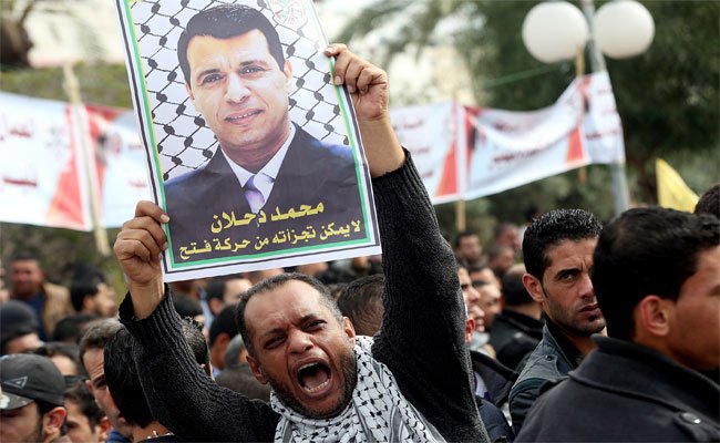 هل يساعد وزير الدفاع الاسرائيلي عدو عباس للوصول إلى السلطة