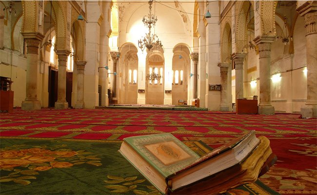 اقتحام مجهولين لمقصورة مسجد بوهران و وضعوا فيها كفنا و هددوا الإمام بالموت !