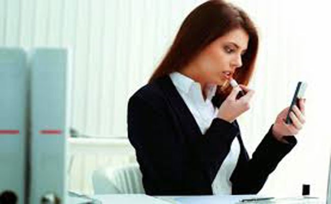 بـ6 خطوات فقط يمكن أن تصغّري شفاهك باستخدام المكياج!