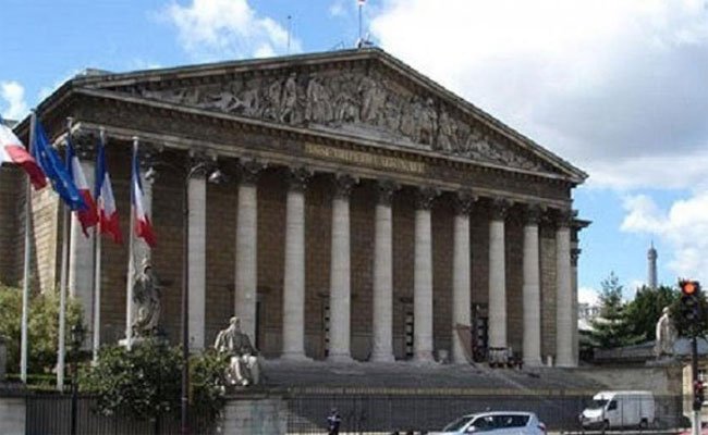 مجلس الشيوخ الفرنسي يعتبر أن دور الجزائر