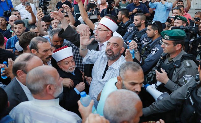 اسرائيل تدفع ثمن بوابات الأقصى