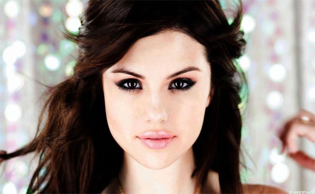 Selena Gomez نجمة فيلم العالمي وودي ألان