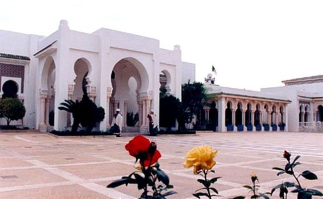 تعيين رئيس الجمهورية لمستشارين اثنين برئاسة الجمهورية ضمن الطاقم الحكومي الجديد الذي يقوده أحمد أويحيى