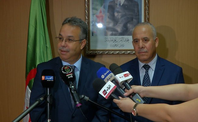وزير السكن : قريبا سيتم تفعيل رخص البناء الإلكترونية لتمكين المواطنين من الحصول عليها دون أية عراقيل بيروقراطية