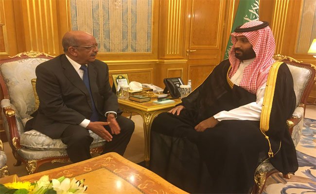 تسليم مساهل لرسالة تقدير وأخوة من الرئيس بوتفليقة للملك سلمان بن عبد العزيز