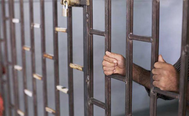 توقيف نائب رئيس المجلس الشعبي البلدي لبلدية الخيثر متلبسا بابتزاز مقاول في البيض في صفقة قيمتها ثلاثة ملايير
