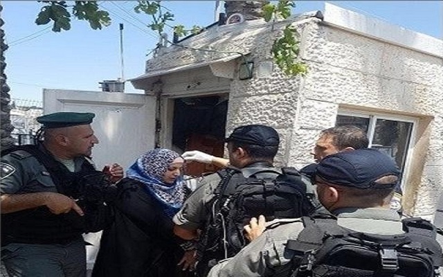 إعتقال سيدة فلسطينية طعنت حارس أمن