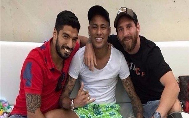 برشلونة يطالب نيمار بإرجاع 8.5 مليون يورو عبر المحكمة وميسي يتضامن معه