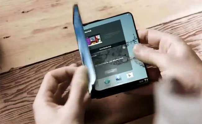 سامسونج تطمح لإطلاق هاتف ذكي قابل للطي في 2018
