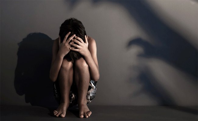 فضيحة : مجرم يعتدي جنسيا على الأطفال بالعنف و يلتقط لهم صورا و مقاطع فيديو بتلمسان !