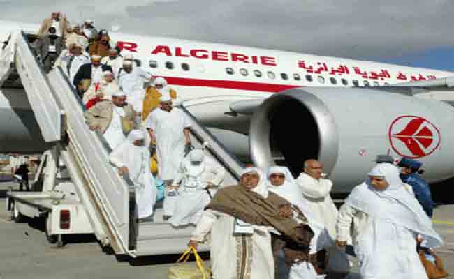 أول فوج للحجاج يحط الرحال بالمطار الدولي