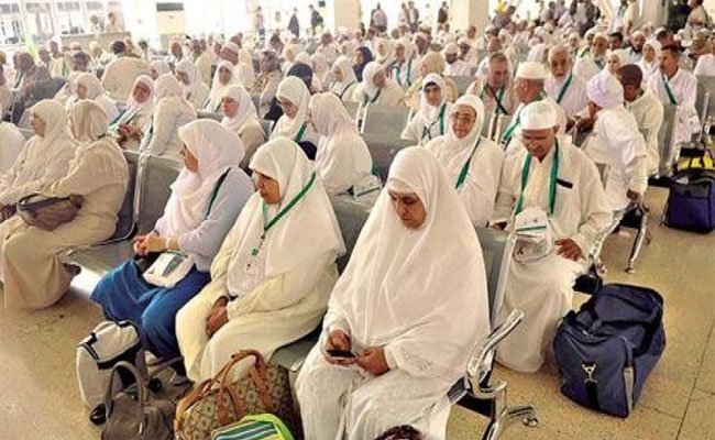 ضيوف الرحمان بعد أدائهم مناسك الحج يستعدون للالتحاق بالوطن، و أول فوج سيغادر جدة يوم غد الأربعاء