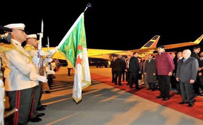 استقبال الرئيس الفنزويلي الذي يقوم بزيارة للجزائر تدوم يومين لرئيس مجلس الأمة بن صالح