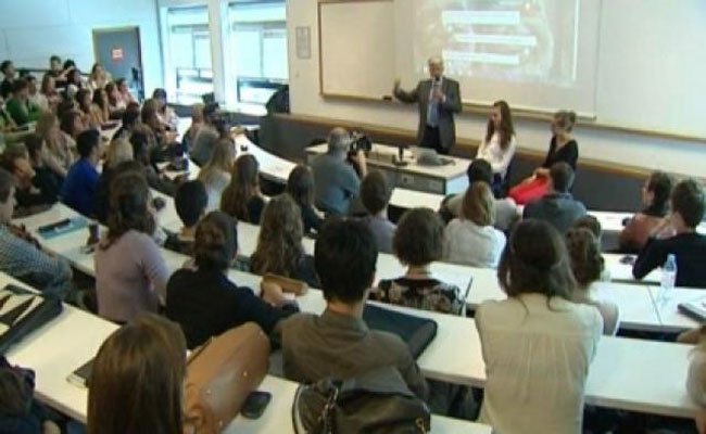دعوة الاتحاد العام الطلابي الحر إلى انتهاج النظام القديم في عملية توجيه الطلبة الجامعين الجدد و إعادة النظر في شروط الالتحاق بطور الدكتواره