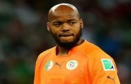 مبولحي يهاجم زملاءه في المنتخب