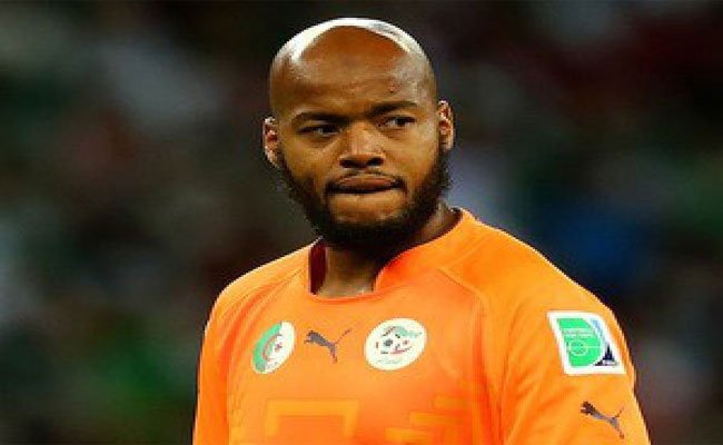 مبولحي يهاجم زملاءه في المنتخب