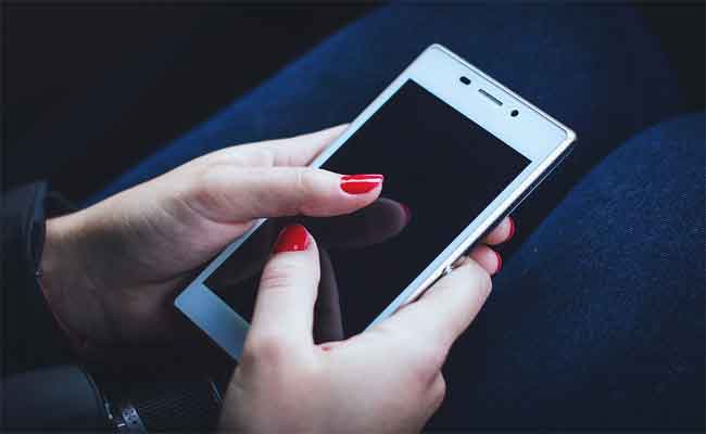 مكالمة هاتفية تتسبب في مقتل فتاة مراهقة على يد أخيها ببومرداس !