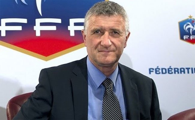 الفاف تتعاقد مع الاطار الفرنسي بلاكار
