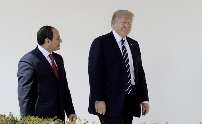 موقع أمريكي: ترامب سيكون متهورا إن لم يزح السيسي