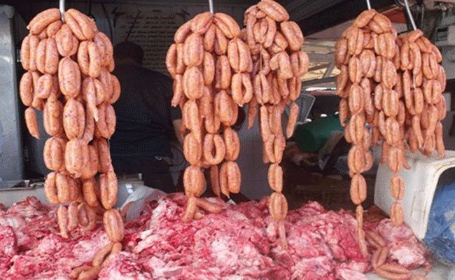 تفنيد الشائعات المتداولة حول استيراد منتجات حيوانية غير مشروعة موجهة لصناعة النقانق