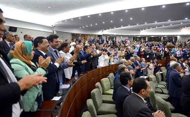 تنويه لبعض رؤساء المجموعات البرلمانية بمخطط عمل الحكومة