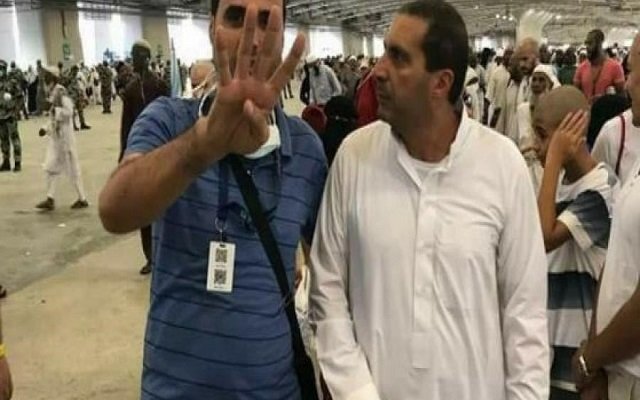 صدمة (الداعية) المصري عمرو خالد