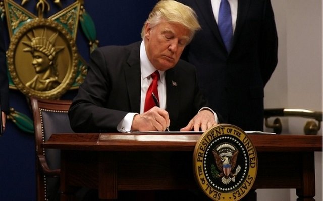 حكومة شرق ليبيا ترد على ترامب بالمثل