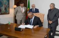 بدوي يوقع على سجل التعازي بمقر إقامة سفارة البرتغال على إثر الحرائق التي خلفت خسائر مادية و بشرية جسيمة