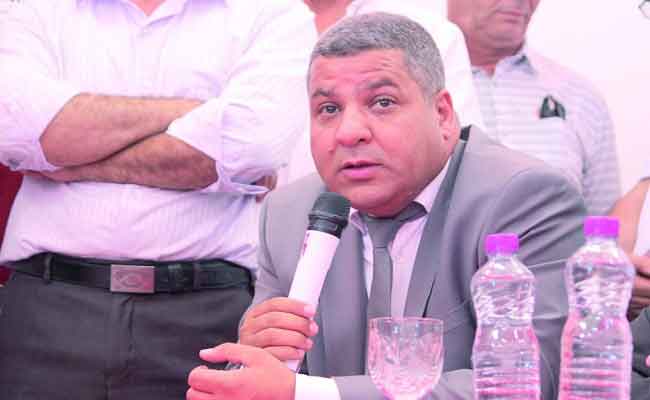 بوحفص يصرف مستحقات اللاعبين