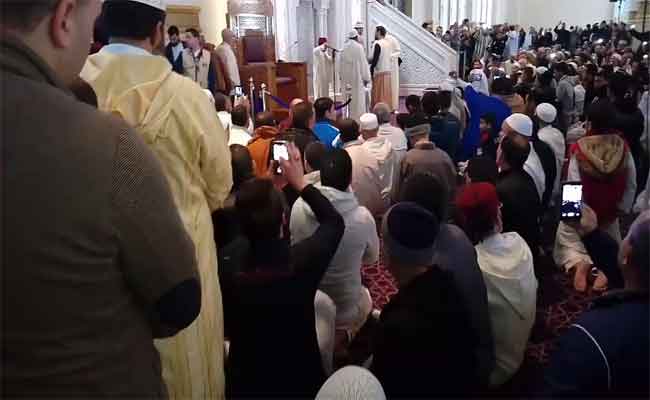 تكوين لمعتنقي الإسلام في الجزائر و تلقينهم لمبادئ الدين الإسلامي الصحيح