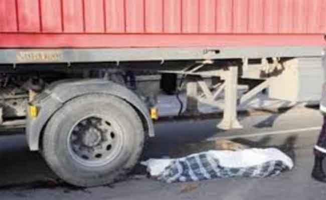 احتجاجات بقطع طريق الوزن الثقيل بمدينة نقاوس في باتنة بعد مقتل طفل في الرابعة من العمر
