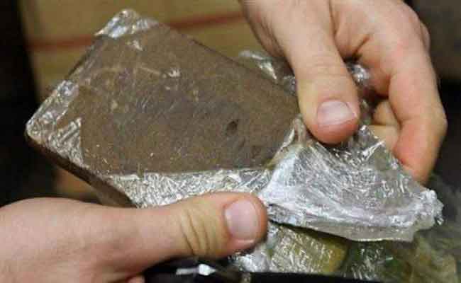 الإطاحة بشبكة لبيع المخدرات و المهلوسات على موقع التواصل الاجتماعي (فايسبوك) بباتنة