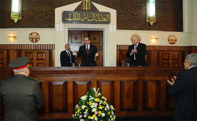 مستشار مصري: السلطة التنفيذية في مصر تتدخل في القضاء