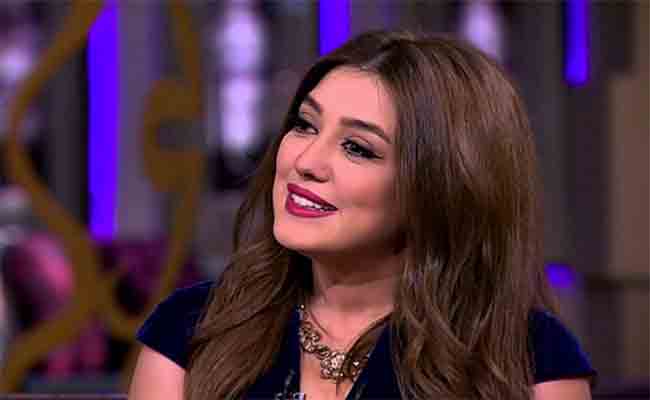 كندة علوش تقف أمام تامر حسني في