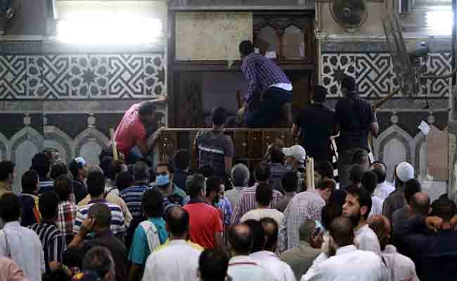 محكمة الجنح بسطيف تحكم بعقوبة 6 أشهر حبسا في حق 5 مصلين منعوا إمام مسجد بسطيف من إقامة الصلاة