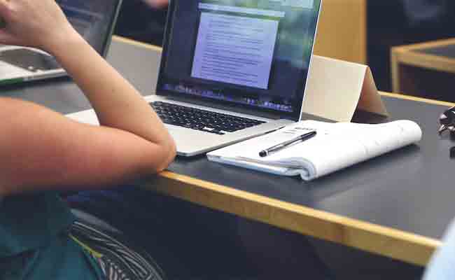 دراسة جديدة تثبت أن تدوين المعلومات يدويا أفضل من تدوينها باستعمال جهاز إلكتروني