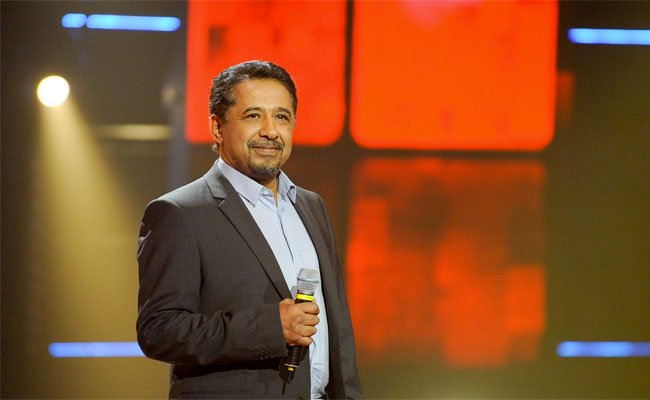 الشاب خالد يعانق جمهوره الاماراتي بالقرية العالمية