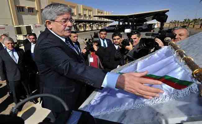 أويحيى يعتبر وجود مصنع لإنتاج الاسمنت بأدرار