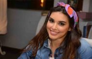 ياسمين صبري امرأة العام للأعمال الانسانية تتألق بالأبيض في حفل نساء العرب