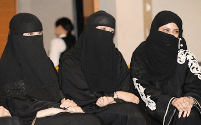 زوج ابنته لرجلين في آن واحد