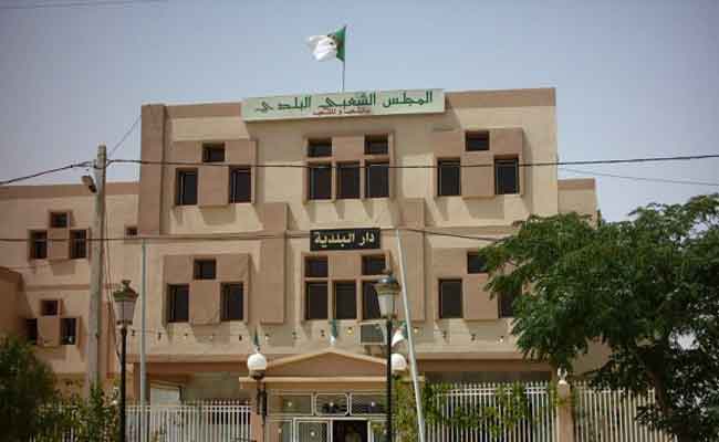 القانون الجديد الخاص بالجماعات المحلية سيعمق اللامركزية ويوسع صلاحيات البلديات