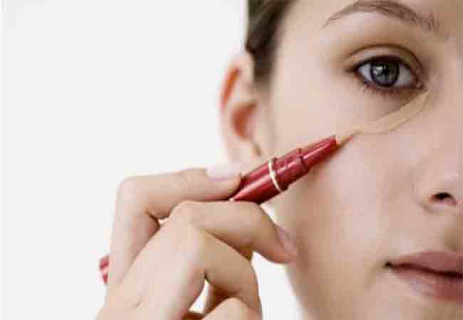 أتقني إستخدام الكونسيلر لمكياج دون شوائب
