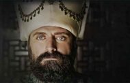 خالد أرغينش يتوج بجائزة  أفضل ممثل تركي للعام 2017