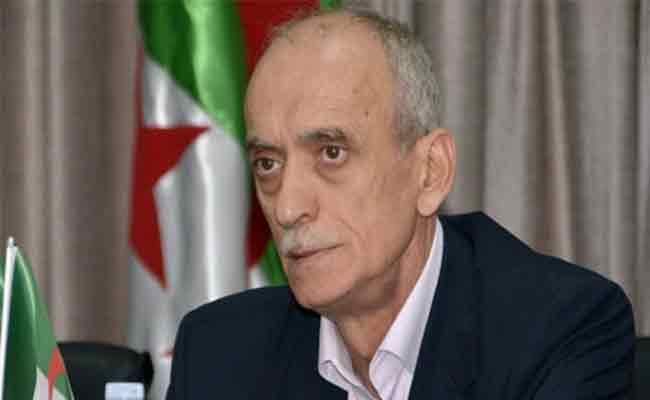 أعضاء الفاف يدرسون حل الرابطة
