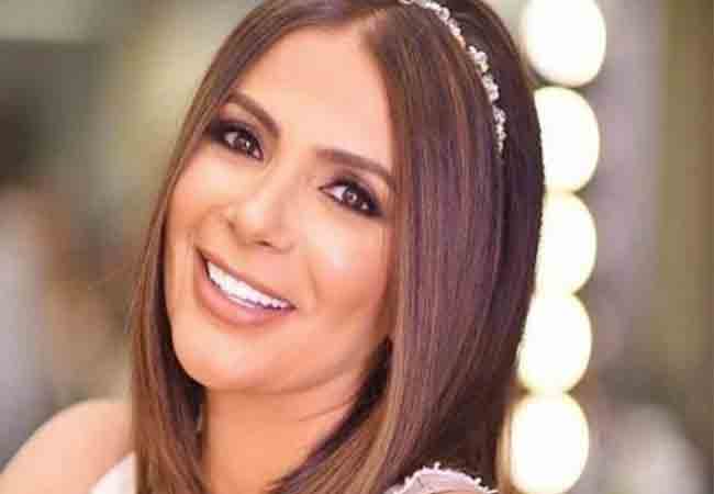 منى زكي ضيفة شرف عادل امام في