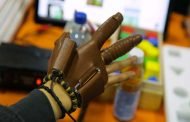 NeoMano : قفازات ربوتية للأشخاص المصابين بالشلل